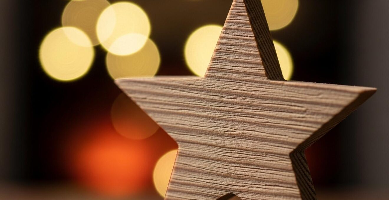 Illustration macro d’une étoile de Noël à cinq branches en décoration traditionnelle